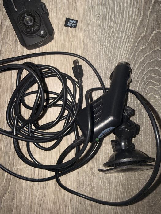 Видеорегистратор Neoline + флешка 32gb