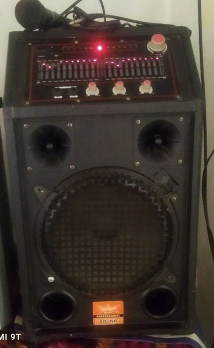 Караокее Калонка микрофони билан  сотилади зур овоз тиник баланд