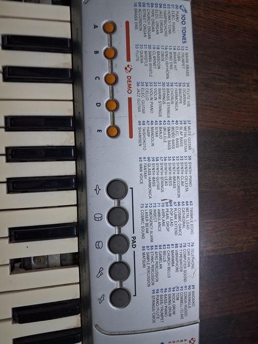 Синтезатор малък "Casio"