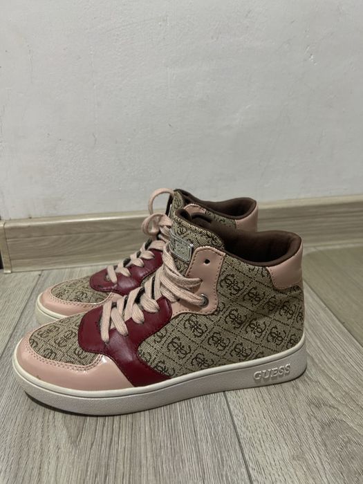 adidasi  Guess