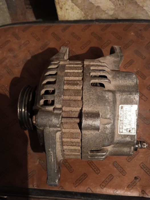 Продам запчасти на Мазда