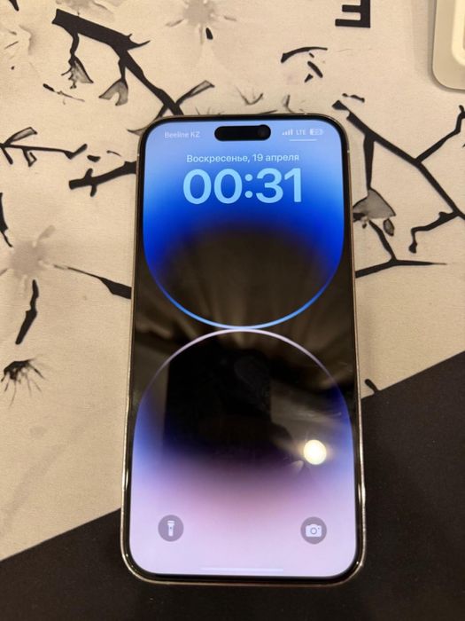 Продам айфон 14 про мах