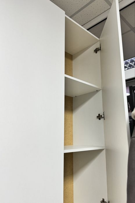 Срочно! Продам Шкаф белый, тройной