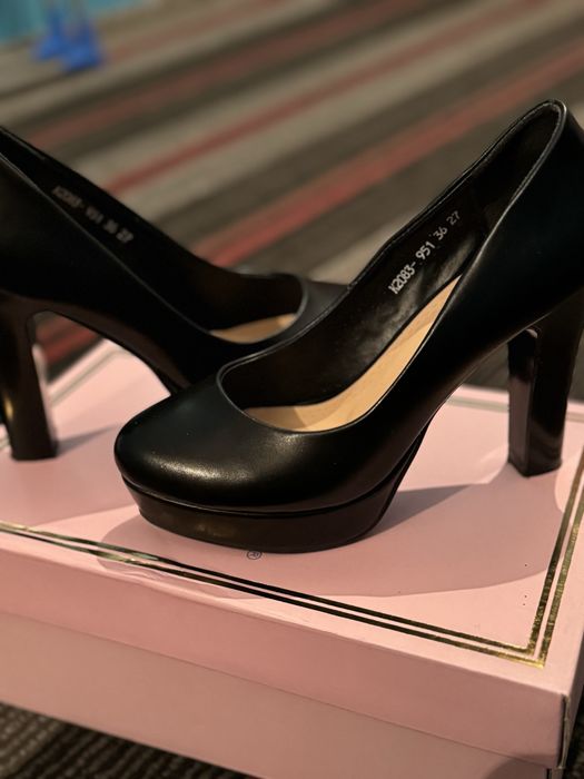 Каблук почти новый