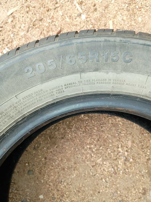Vând 4 anvelope de vara 205/65/R15C, 450 lei