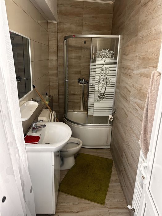 Inchiriez apartament in regim hotelier