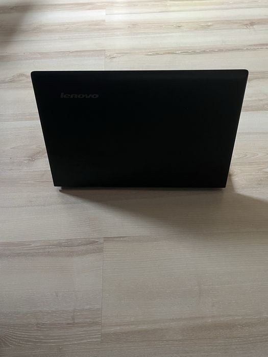 Laptop Lenovo (specifitatii in descriere)