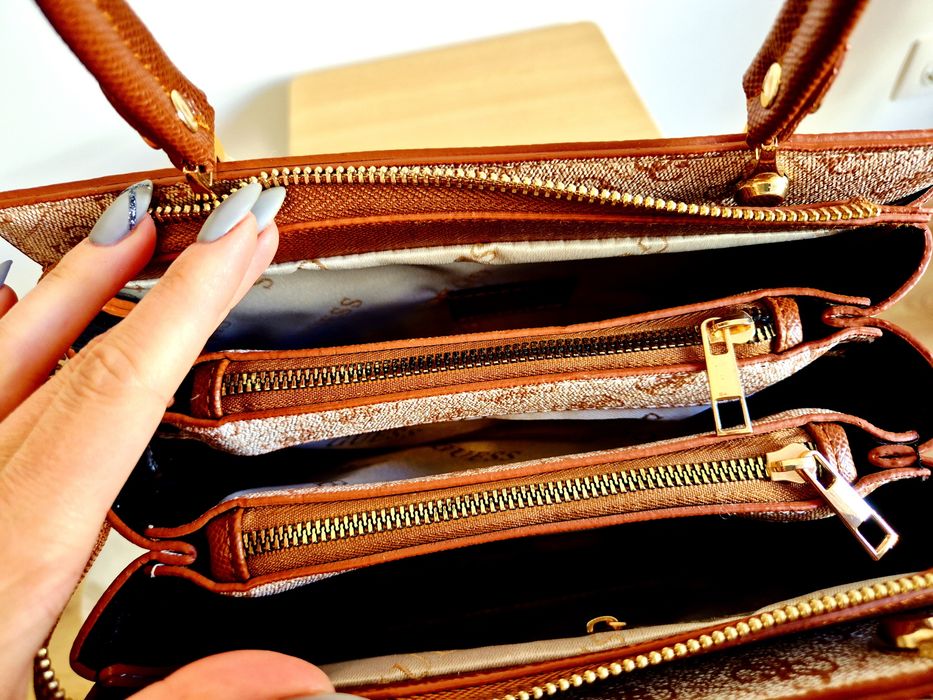 Дамска чанта Guess