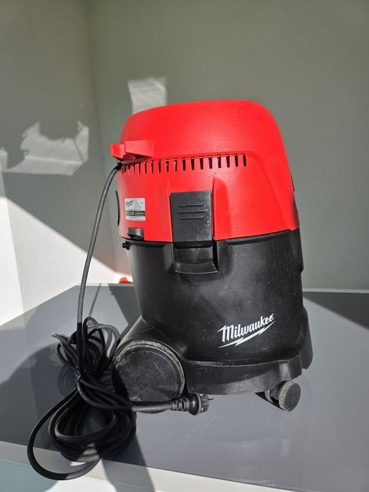 Aspirator milwaukee AS 2-250 ELCP CU BĂTAIE