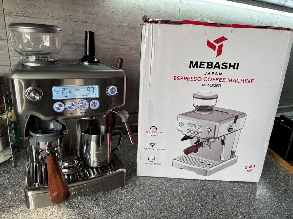 Кофемашина Японского брэнда "Mebashi 2073" — со встроенным кофемолом