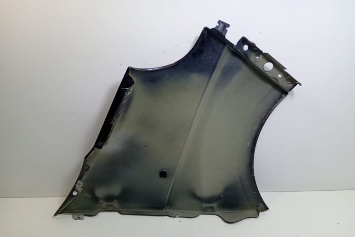 Aripa stanga Prezinta zgarieturi Nissan Primastar  seria