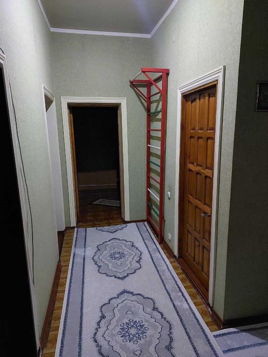 Продается 3-х комнатная в центре Чирчика