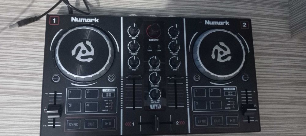 Numark Party Mix – stare foarte bună, ieftin