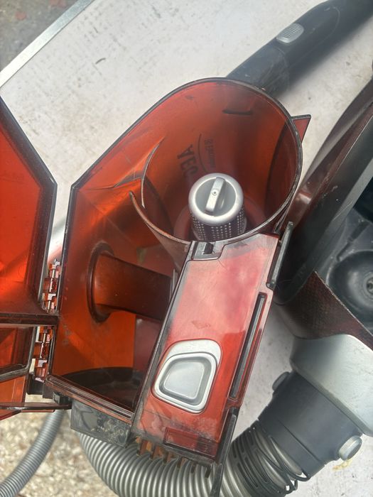 Мощна прахосмукачка AEG Electrolux