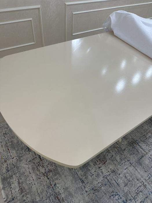 Стол для гостиной