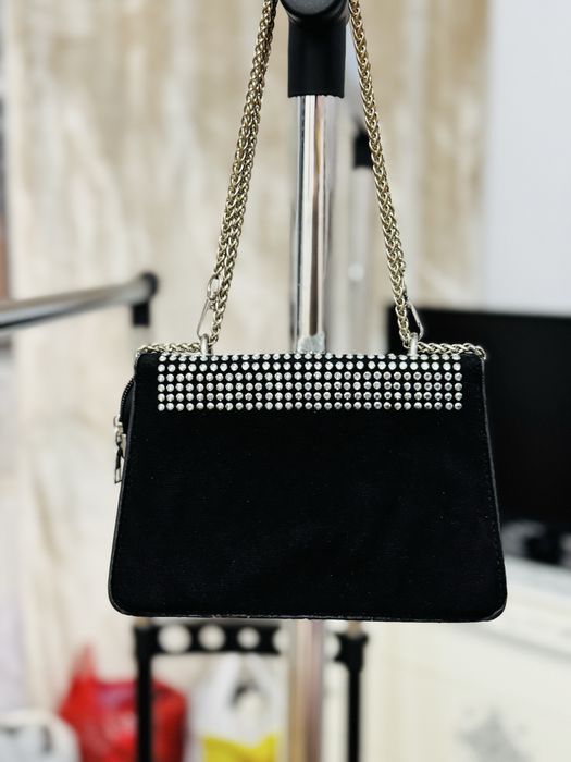 Geantă neagra din catifea cu model din pietre swarovsky de la PRADA