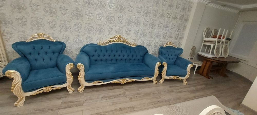 Диван с двумя креслами в хорошом состоянии