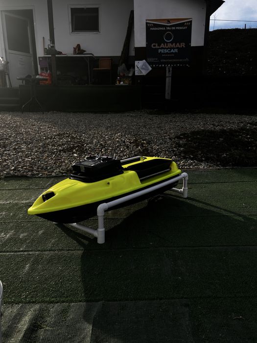 Navomodel pentru pescuit plantat