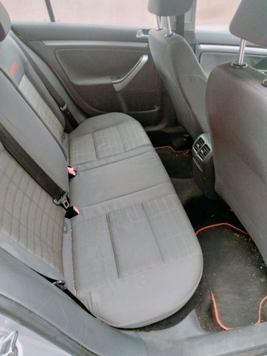 Vând golf 5 pentru piese