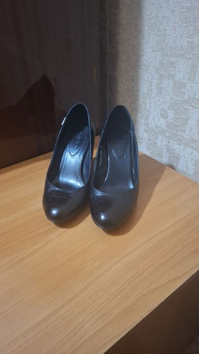 Продам туфли женские