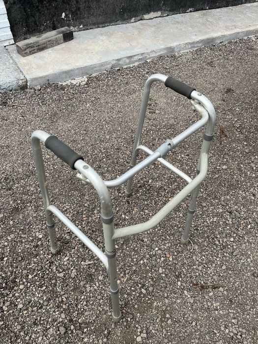 Инвалидные ходунки
