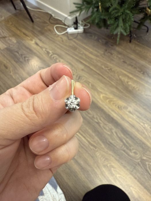 Продам серьги с бриллиантами