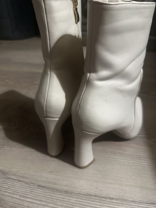 Дамски боти с ток