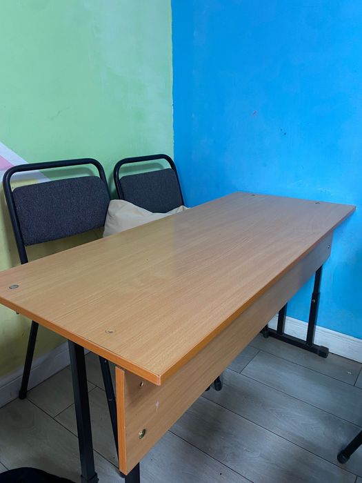 Продам стол и стулья недорого