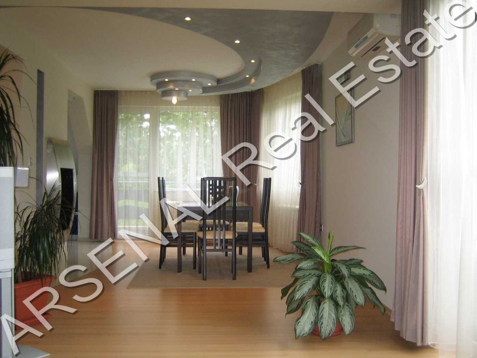 Дава се под наем Многостаен апартамент в София, Витоша - 220 кв.м за 980 € - Снимка #1