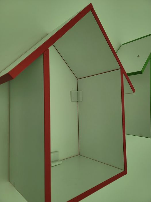 Настенные полки «Домик» для детской комнаты