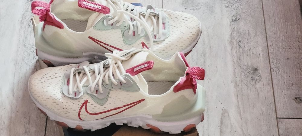 Adidași Nike Dimsix