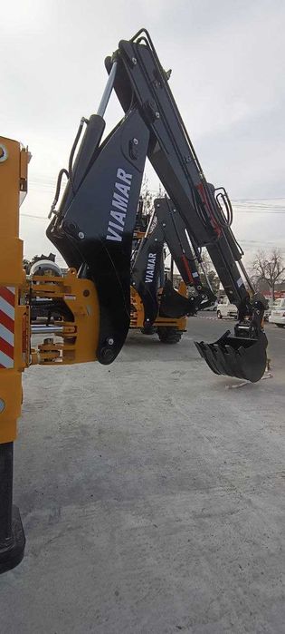Экскаватор погрузчик VIAMAR