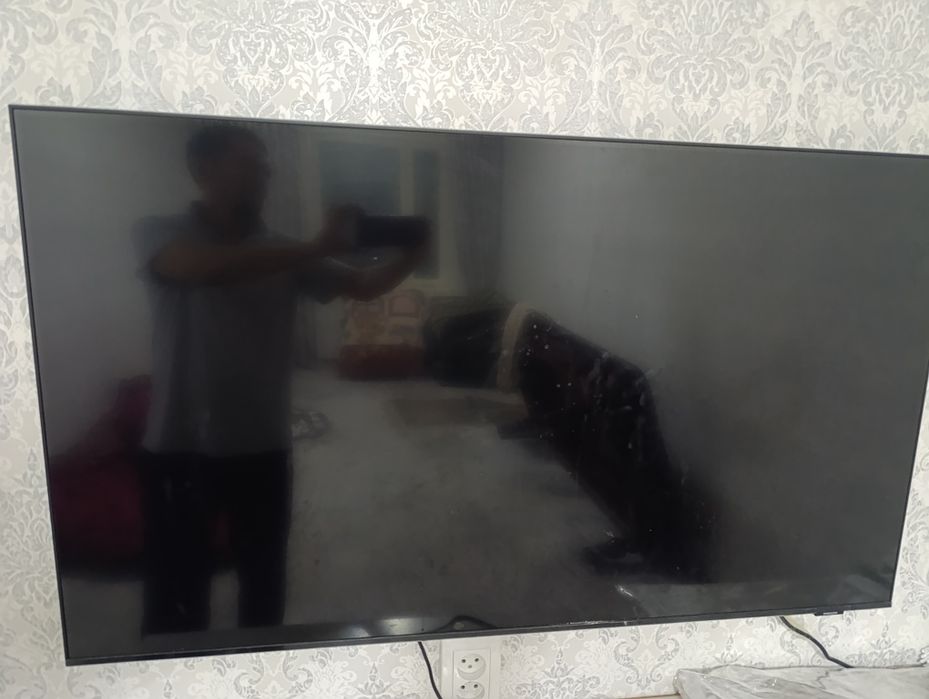 телевизор самсунг. 55 BU8000. Экран синган.