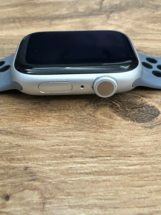 90% Apple Watch Series 8 45mm + 6 оригинальных ремешков из США