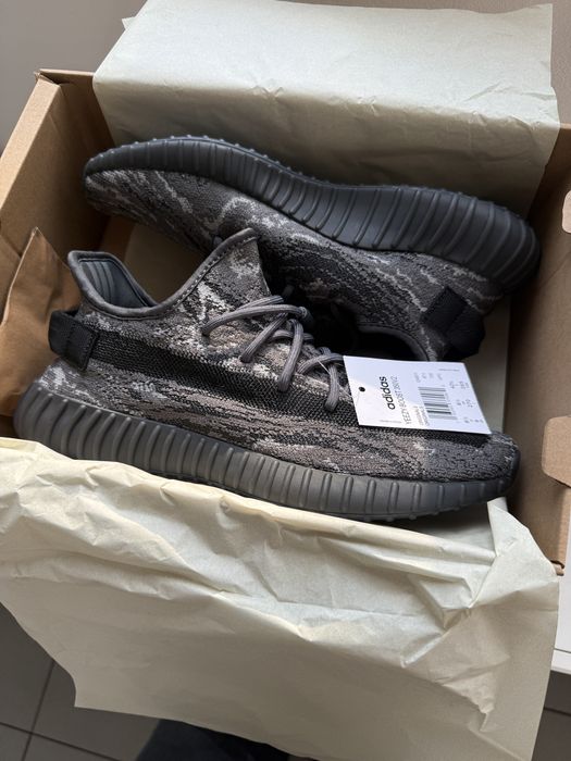 Yeezy 350 V2 (dark/salt)