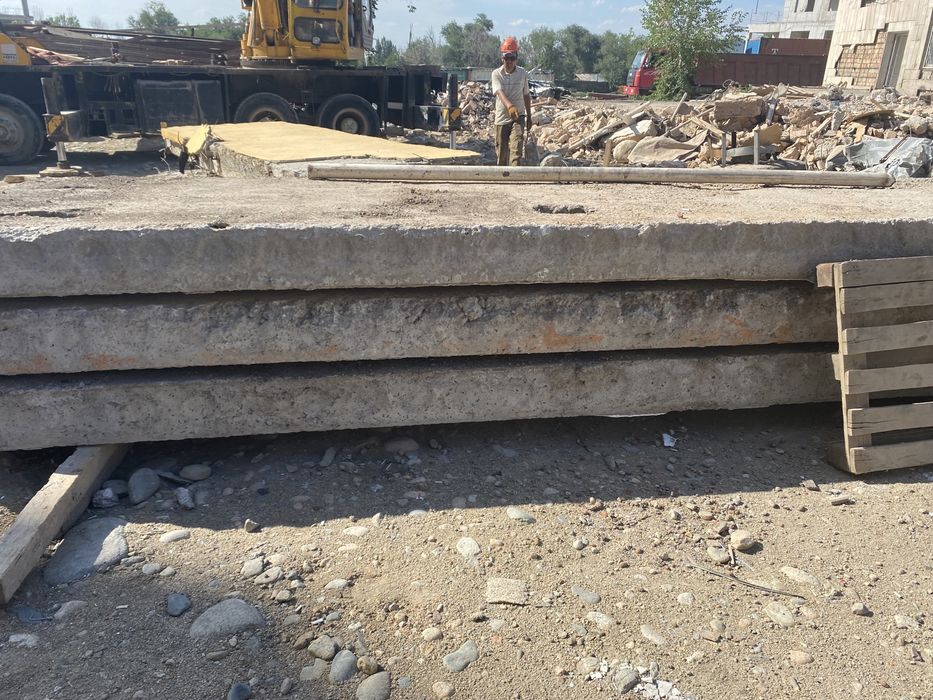 Плиты перекрытия бетонные ребристые