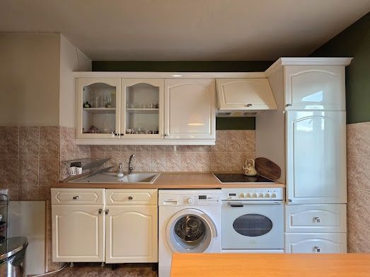 Тристаен апартамент в Карпузица