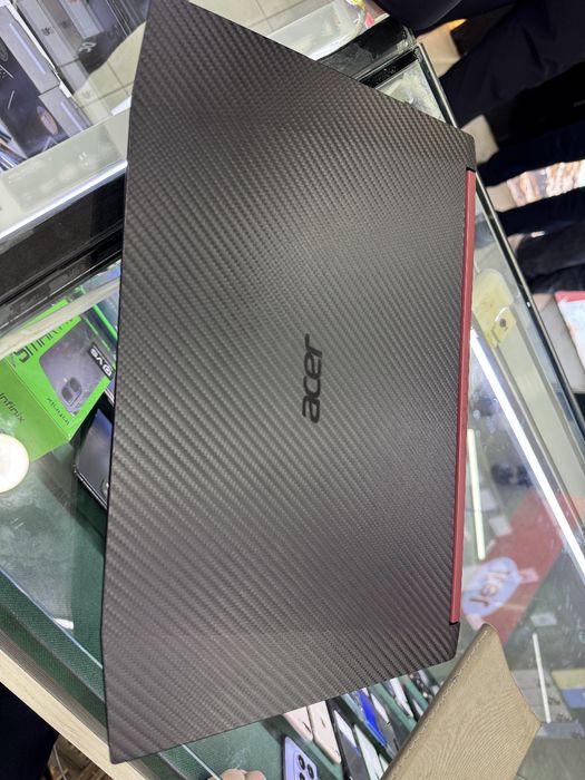 Ноутбук сотилади