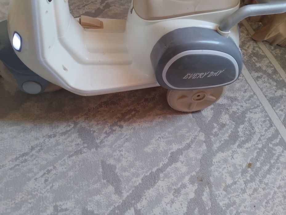 Продам детский мотоцикл  на акуме