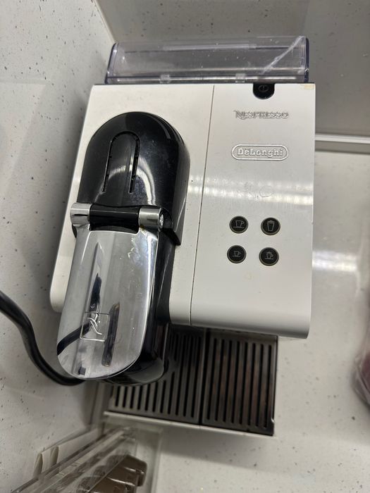 DeLonghi Nespresso кафе машина с капсули неспресо