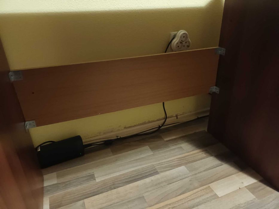 Офис бюро с чекмеджета