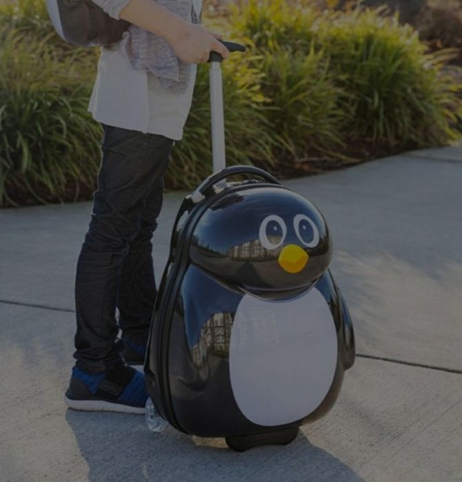 Детски куфар Пингвин  на колелца с разтегателена дръжка