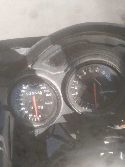 Suzuki rf 900r 1996 137 коня не е пален повече от една година има нужда от акумулатор двигателя върти може да иска почистване на карбуратори