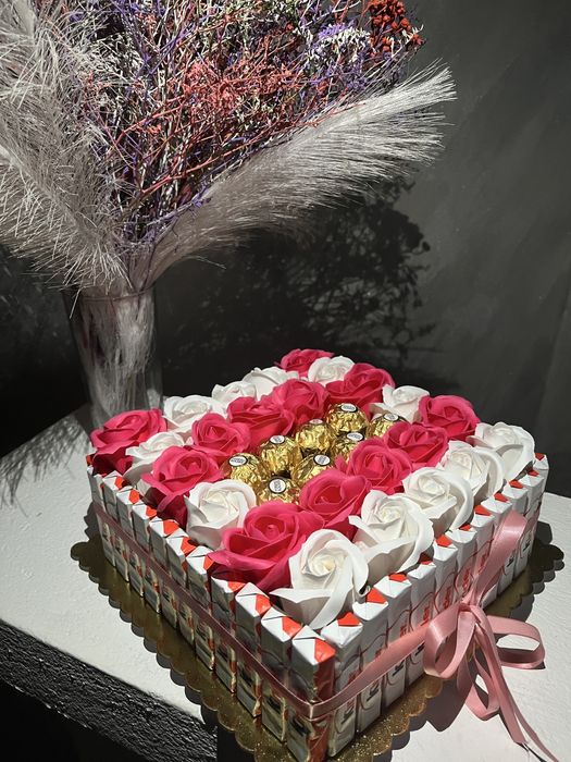 Aranjament din trandafiri de sapun si praline Ferrero !