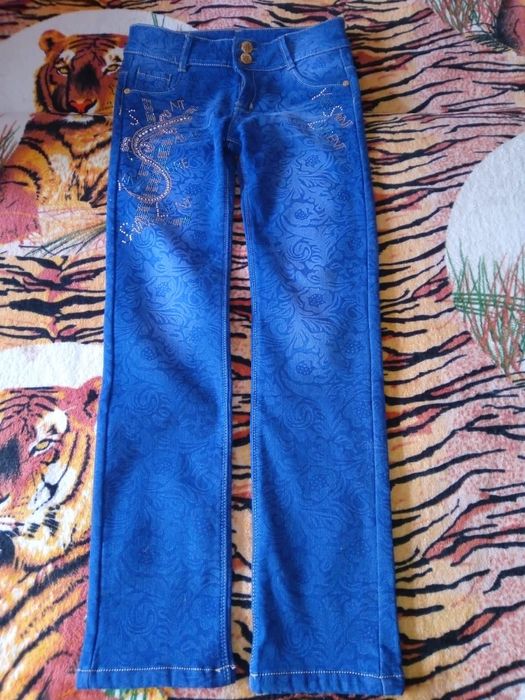 Продам зимние с начёсом джинсы для девочек.