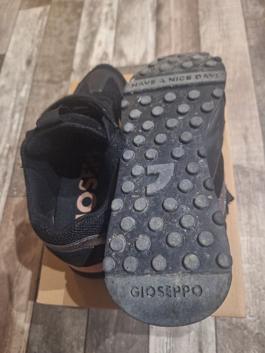 Продавам маратонки