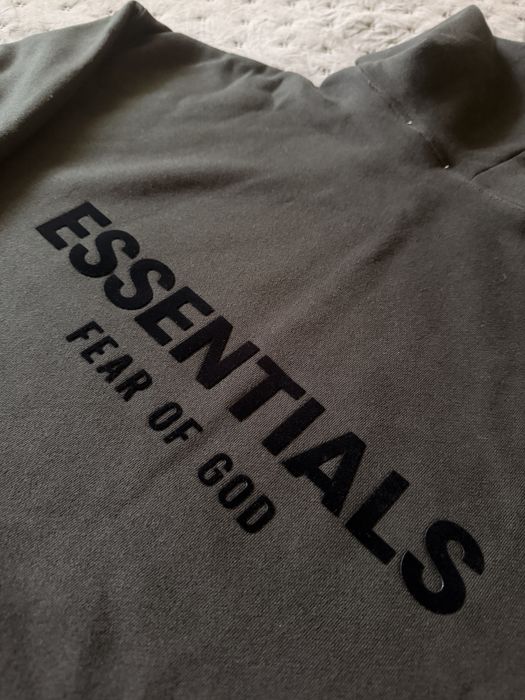 ESSENTIALS екип- Black Oatmeal