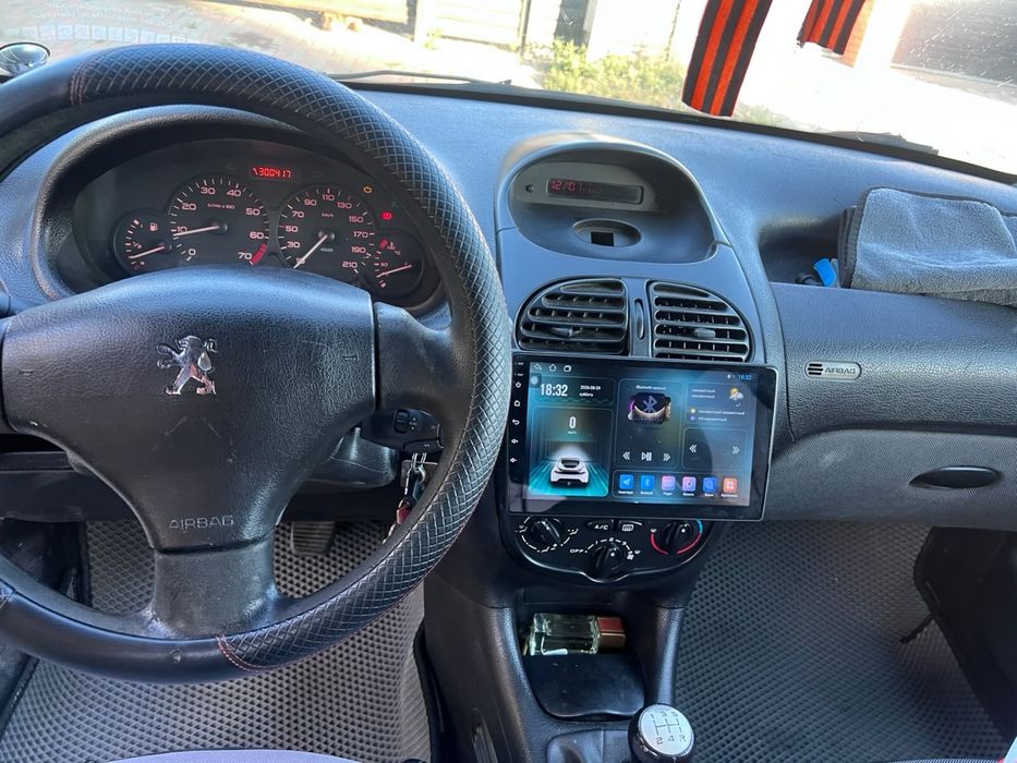 Продам машину Peugeot 2008 года