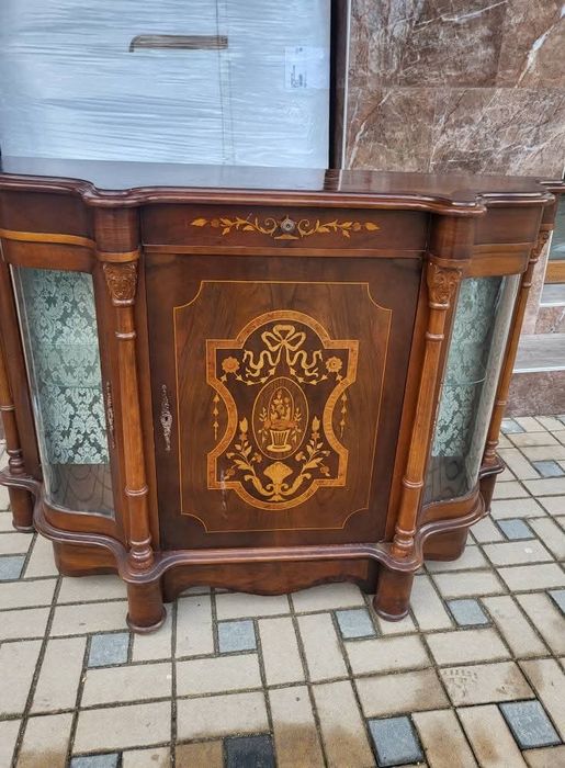 Изключително красив италиански шкаф