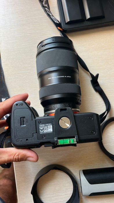 Камера Sony a7iv с Обективи и Гимбал